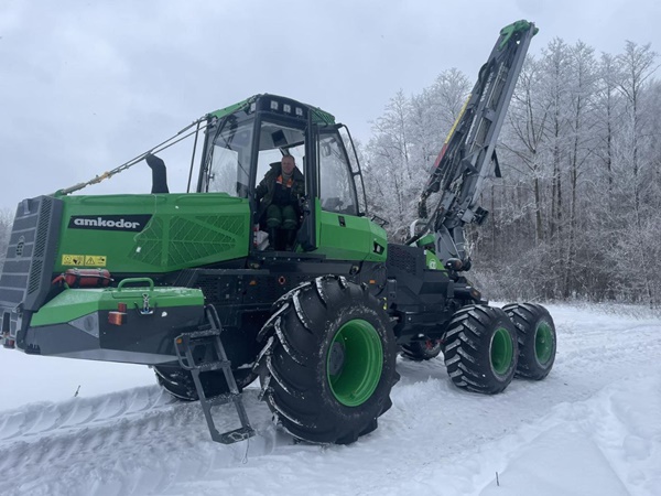 Старобинский лесхоз увеличивает мощности: новый харвестер в парке техники! 
