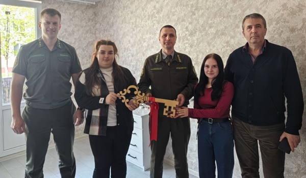 Молодым специалистам торжественно вручили ключи от арендного жилья