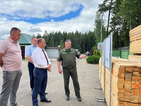 Помощник Президента Республики Беларусь – инспектор по Минской области Александр Кохан посетил Логойский лесхоз