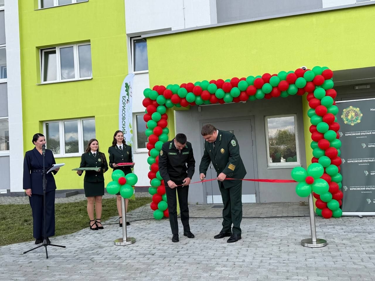 Борисовский опытный лесхоз вручил работникам ключи от квартир. 