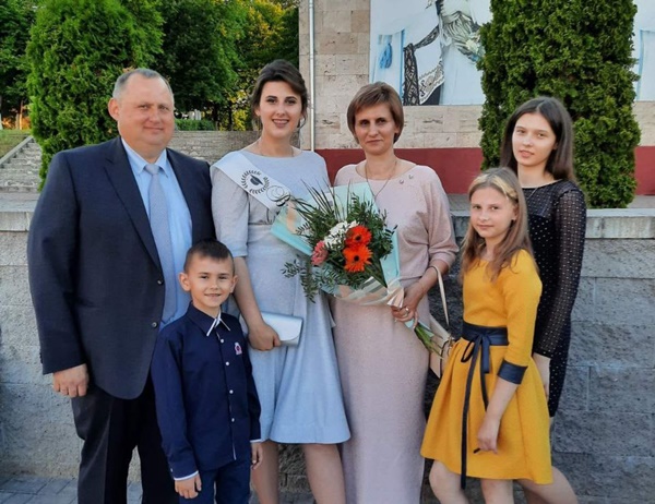 инское ГПЛХО сердечно поздравляет всех мужчин-отцов с замечательным праздником!