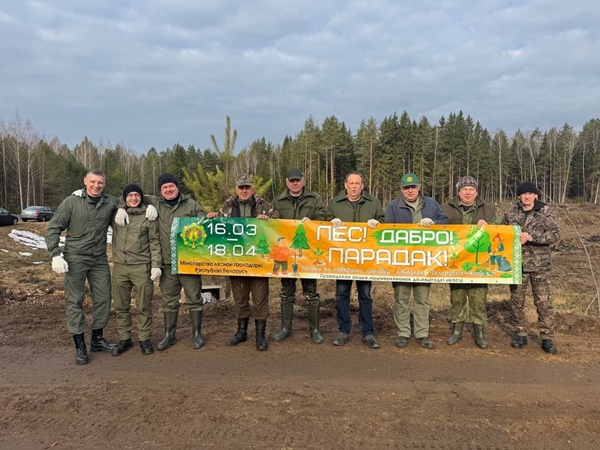 Мужской десант в деле! Наводим порядок в лесах под Минском.